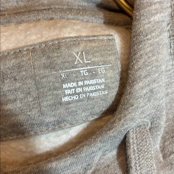 Antigua Gray Philadelphia 76ers Crewneck Sweatshirt with Blue & Red Logo - Picture 8 of 10